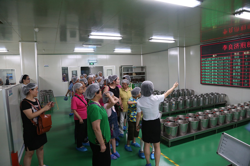 悠悠藥草香 款款眾人來——走進(jìn)百年李良濟(jì)2016夏季養(yǎng)生文化節(jié)(圖5) 悠悠藥草香 款款眾人來——走進(jìn)百年李良濟(jì)2016夏季養(yǎng)生文化節(jié)(圖5)