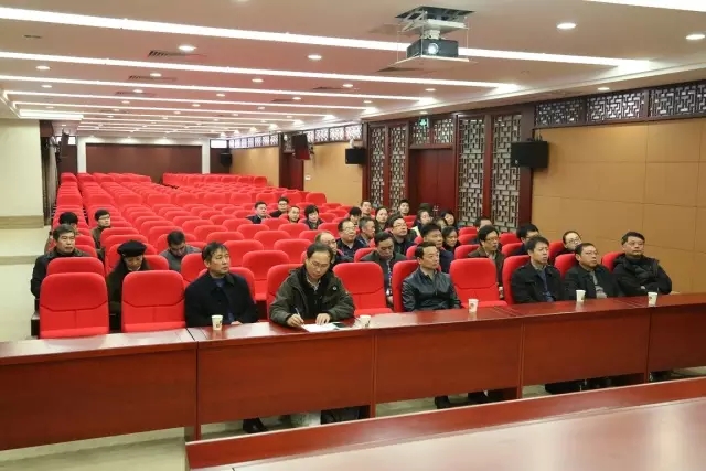 江蘇省中醫(yī)藥學(xué)會(huì)百余位專家老師參觀訪問李良濟(jì)(圖4) 江蘇省中醫(yī)藥學(xué)會(huì)百余位專家老師參觀訪問李良濟(jì)(圖4)