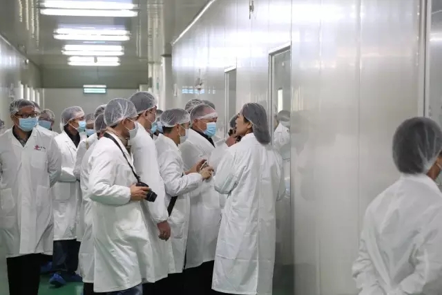 江蘇省中醫(yī)藥學(xué)會(huì)百余位專家老師參觀訪問李良濟(jì)(圖5) 江蘇省中醫(yī)藥學(xué)會(huì)百余位專家老師參觀訪問李良濟(jì)(圖5)