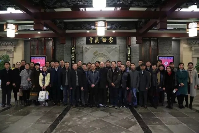 江蘇省中醫(yī)藥學(xué)會(huì)百余位專家老師參觀訪問李良濟(jì)(圖7) 江蘇省中醫(yī)藥學(xué)會(huì)百余位專家老師參觀訪問李良濟(jì)(圖7)